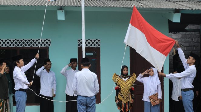 
					Ritual Merah Putih: Upacara Bendera sebagai Katalisator Nasionalisme